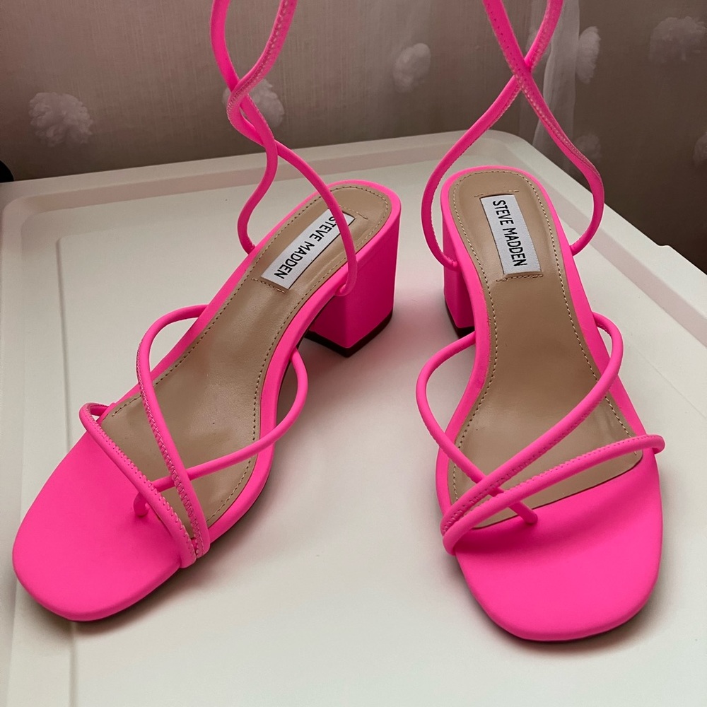 Steve Madden New pink ankle tie sandals